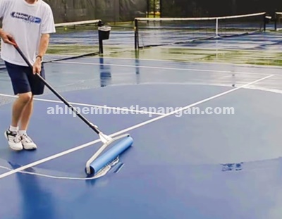 Lapangan Tenis Saat Musim Hujan