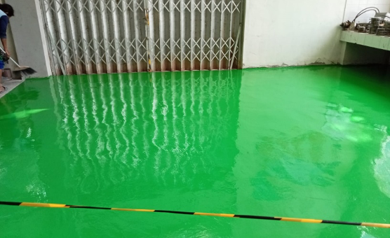 Pengaplikasian Epoxy Body Coat dan Top Coat Dalam Renovasi Lapangan Tenis